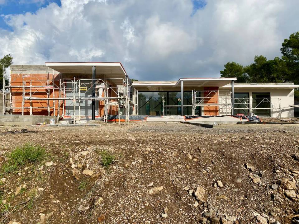 Construction villa plain-pied Montferrier-sur-Lez terrasse piscine architecte Montpellier LEWISA home — vue 13