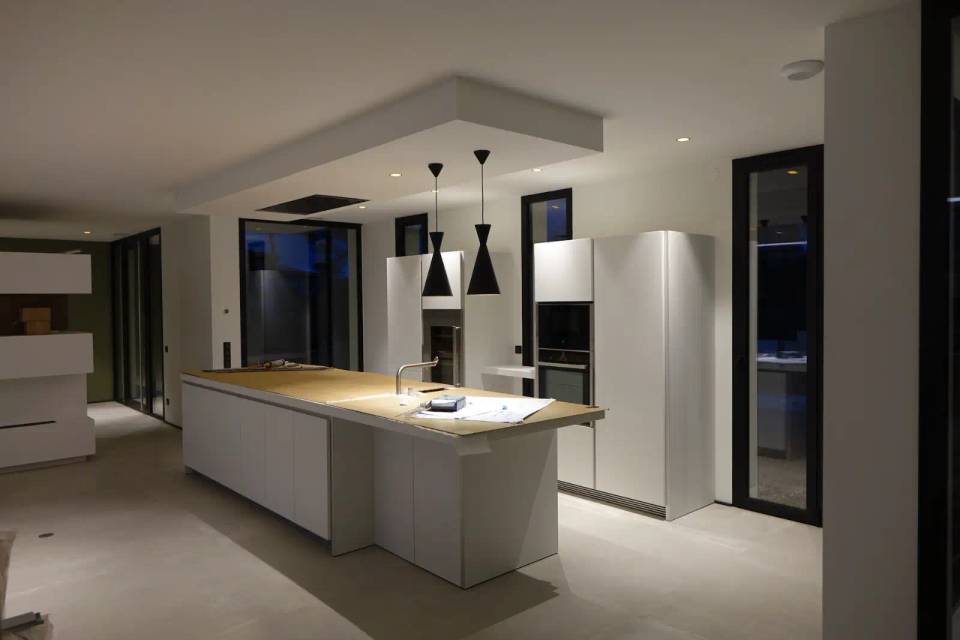 Construction villa plain-pied Montferrier-sur-Lez terrasse piscine architecte Montpellier LEWISA home — vue 14