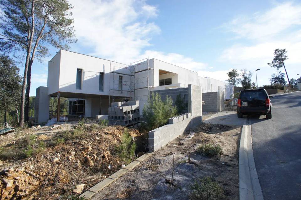 Construction décoration villa contemporaine Saint-Gély-du-Fesc vue pinède architecte Montpellier LEWISA home — vue 9