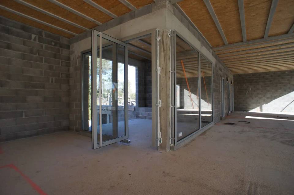 Construction décoration villa contemporaine Saint-Gély-du-Fesc vue pinède architecte Montpellier LEWISA home — vue 11