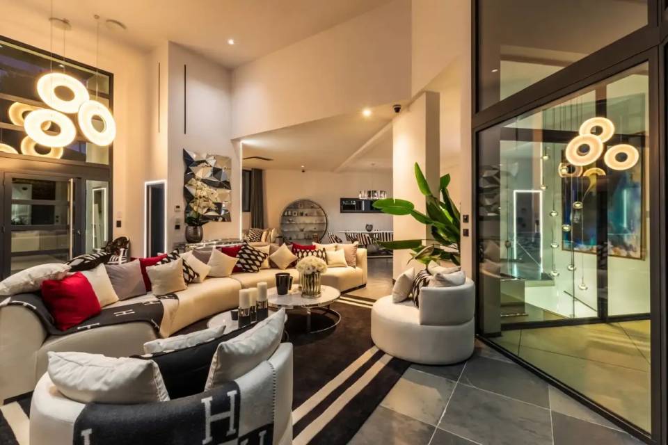 Décoration intérieure villa luxe Saint-Gély-du-Fesc mobilier sur mesure architecte Montpellier LEWISA home