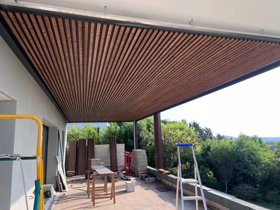Rénovation extérieure villa Montpellier terrasse piscine pool house architecte LEWISA home — vue 16