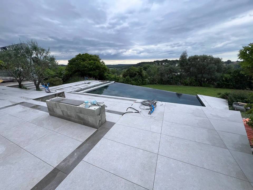 Rénovation extérieure villa Montpellier terrasse piscine pool house architecte LEWISA home — vue 21