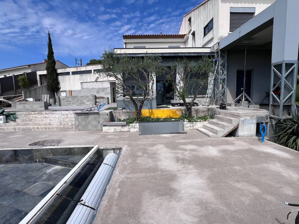 Rénovation extérieure villa Montpellier terrasse piscine pool house architecte LEWISA home — vue 22